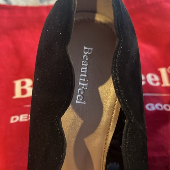 BeautiFeel Black Scalloped Heels - Picture 3 of 8